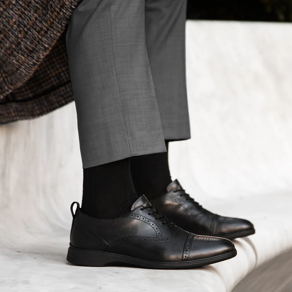 979-the-cap-toe-obsidian-7.webp The Cap-Toe (Obsidian)